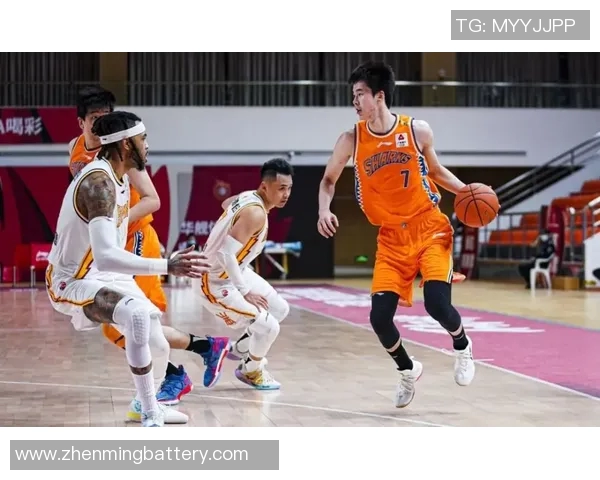 韩德君：从篮球新星到中国男篮核心的成长之路与辉煌成就分析